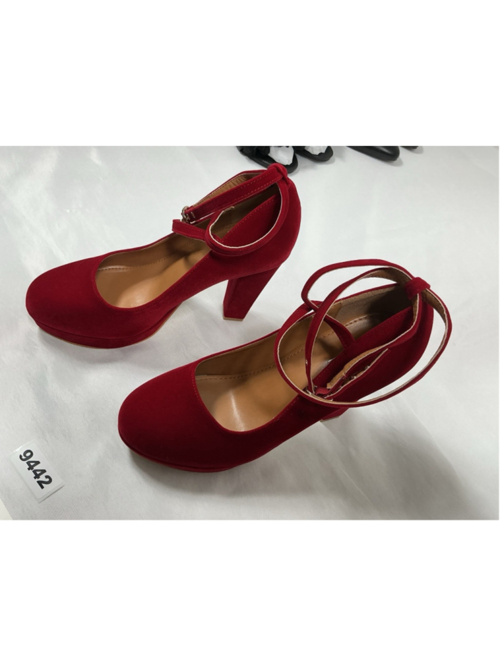 Womans Excellent Mostrin Platform Pumps Size 7.5 Red Velvet